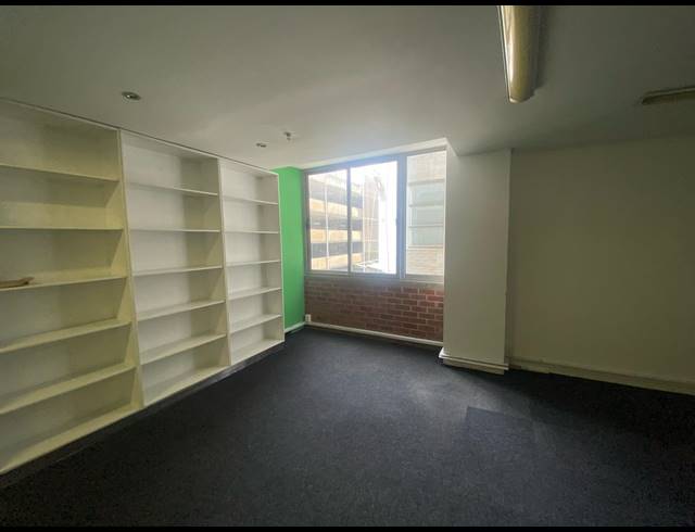133M² OFFICE TO LET IN WOODSTOCK